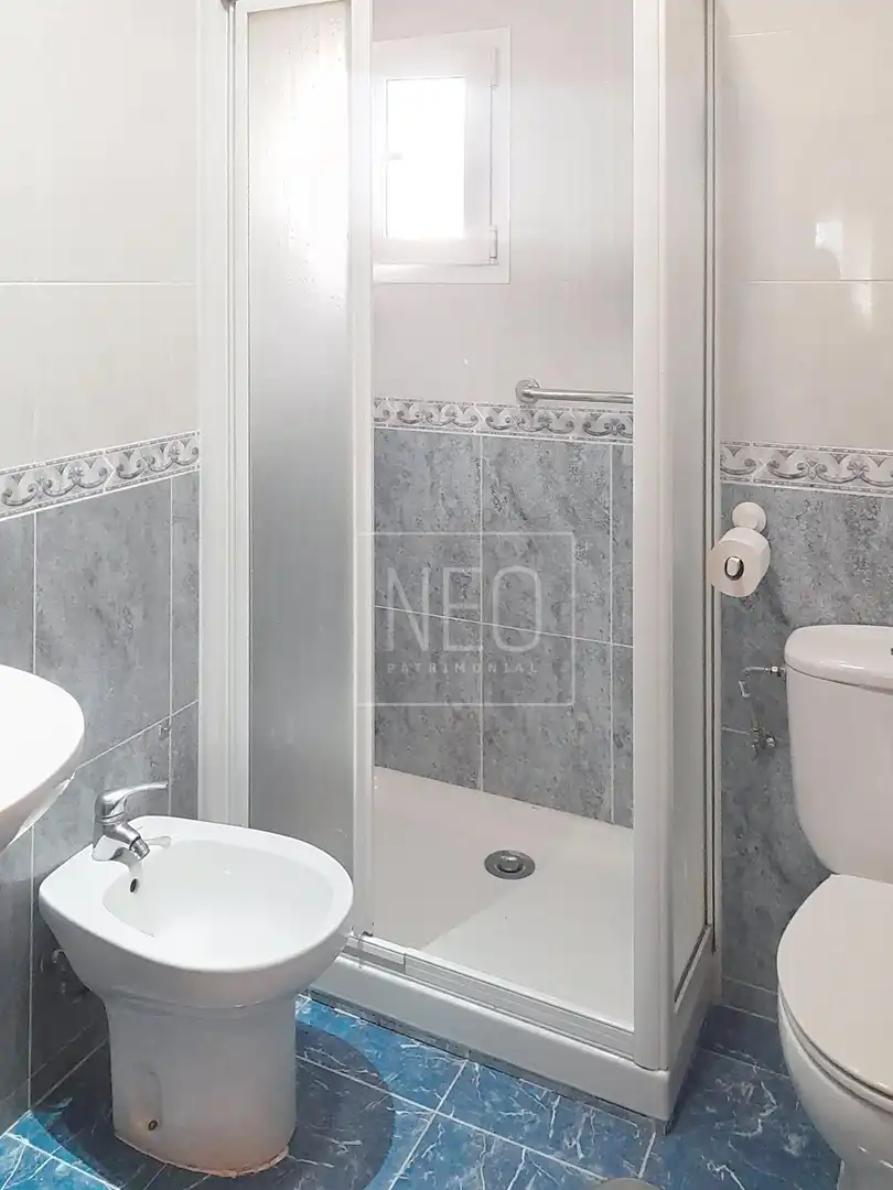 Badezimmer von Erdgeschoss zum Verkauf in Latina