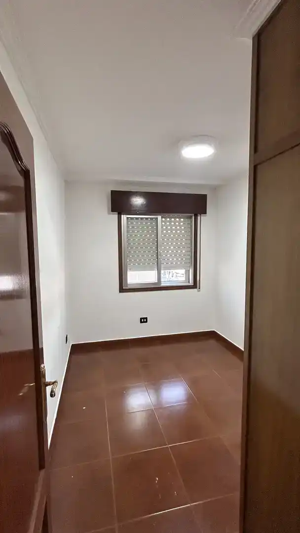 Schlafzimmer von Wohnung zur Miete in Pontevedra Capital  mit Balkon