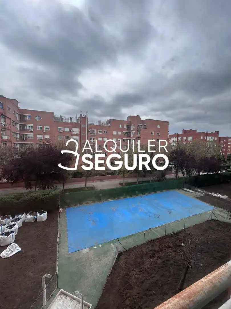 Vista exterior de Piso de alquiler en Torrejón de Ardoz con Aire acondicionado, Calefacción y Piscina