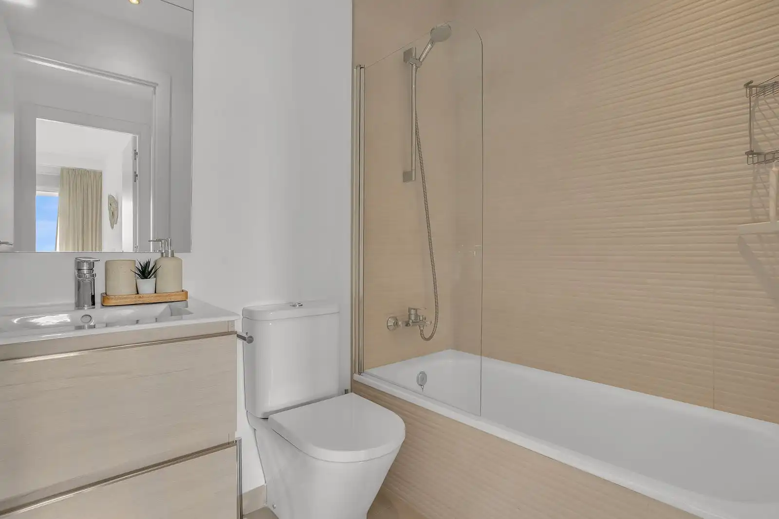 Bany de Apartament en venda en Estepona amb Terrassa, Traster i Moblat