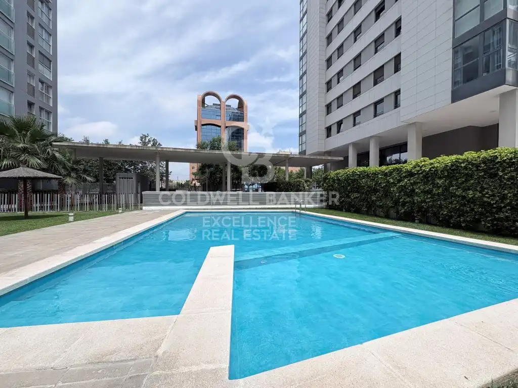 Piscina de Pis en venda en Valencia amb Aire condicionat, Calefacció i Jardí privat
