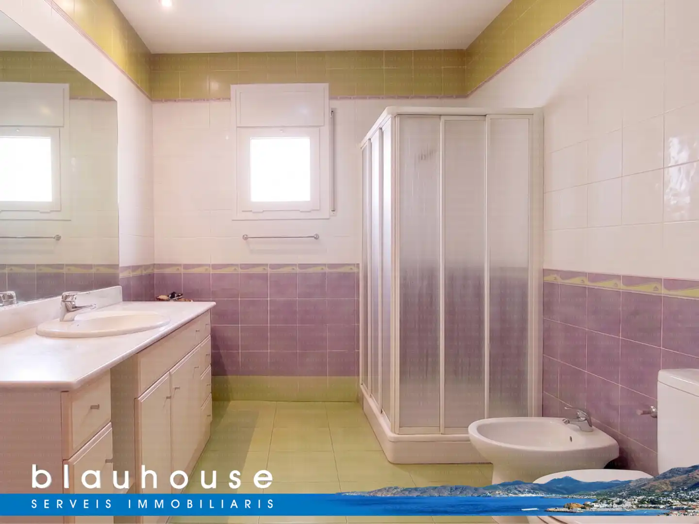 Bathroom of Flat for sale in Llançà  with Air Conditioner and Terrace