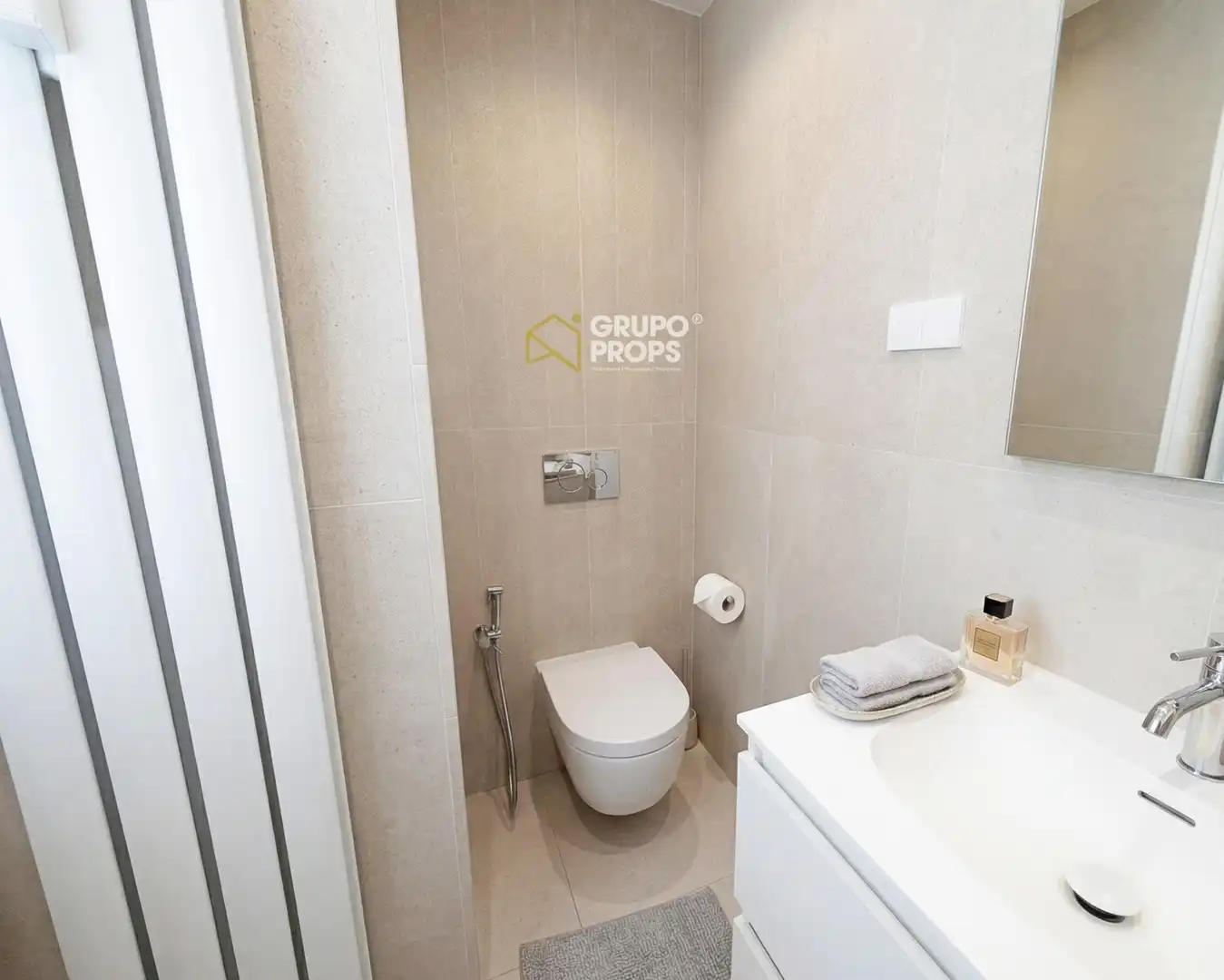 Badezimmer von Wohnung zum Verkauf in Madrid mit Klimaanlage und Heizung