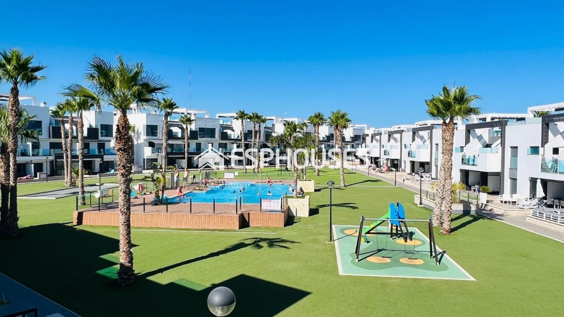 Exterior view of Flat for sale in Guardamar del Segura  with Air Conditioner, Terrace and Furnished