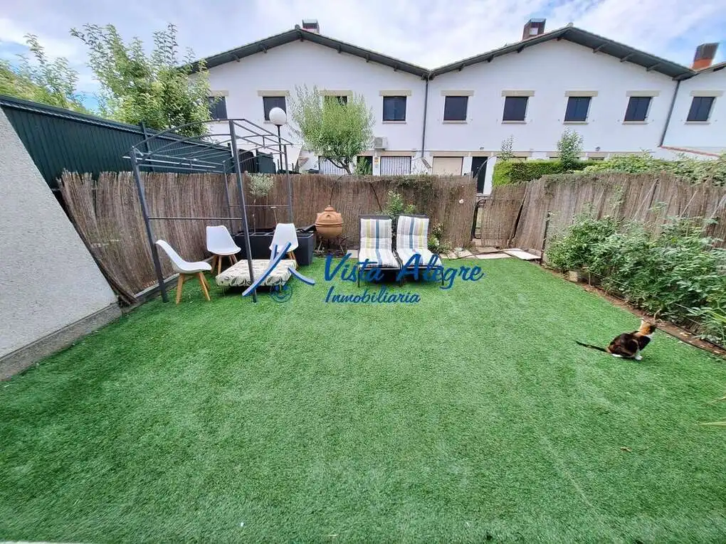 Garten von Einfamilien-Reihenhaus zum Verkauf in Haro mit Klimaanlage, Heizung und Terrasse