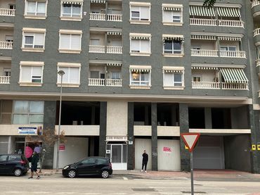 Locale commerciale in affitto a Campello Playa