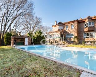 Vista exterior de Casa o xalet en venda en Pozuelo de Alarcón amb Aire condicionat, Calefacció i Jardí privat