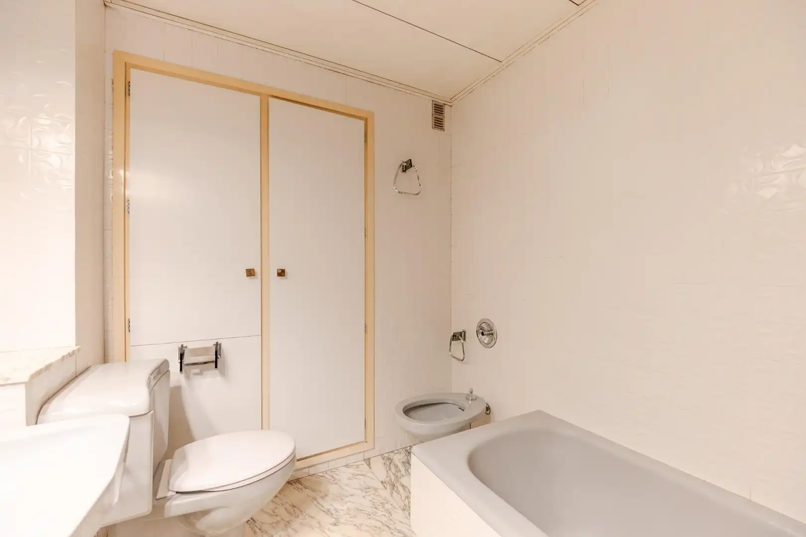 Bany de Apartament de lloguer en Girona amb Calefacció, Parquet i Terrassa