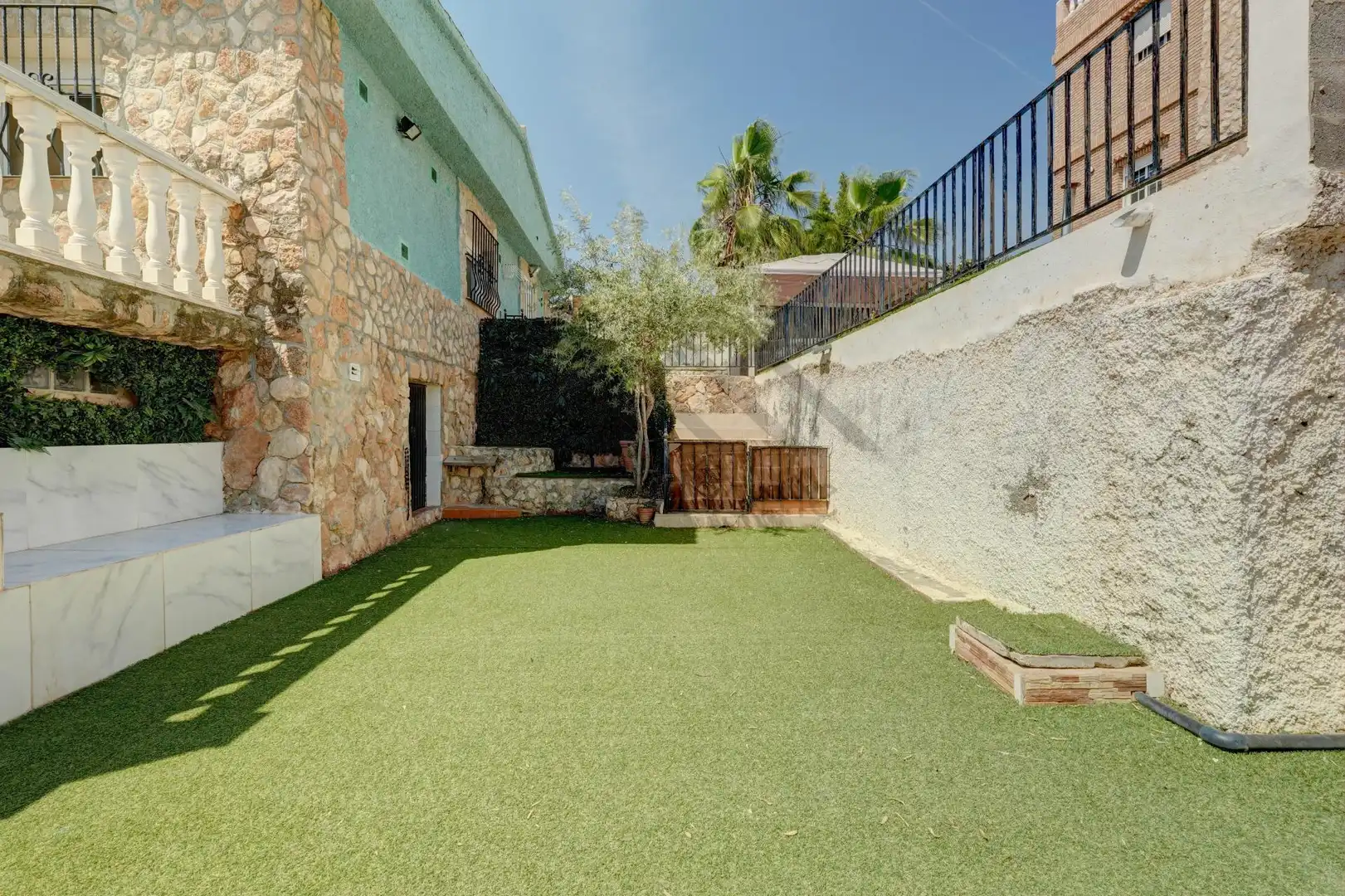 Terrace of Houses for sale in La Pobla de Vallbona  with Air Conditioner, Heating and Private garden