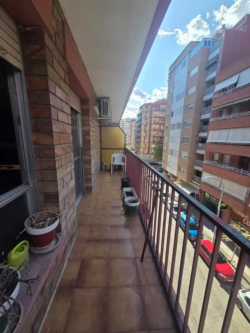 Vista exterior de Piso en venta en Lleida con Aire acondicionado, Calefacción y Trastero