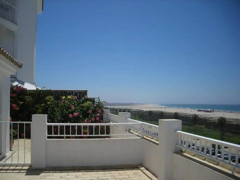 Jardín de Apartamento de alquiler en Conil de la Frontera con Aire acondicionado, Terraza y Amueblado