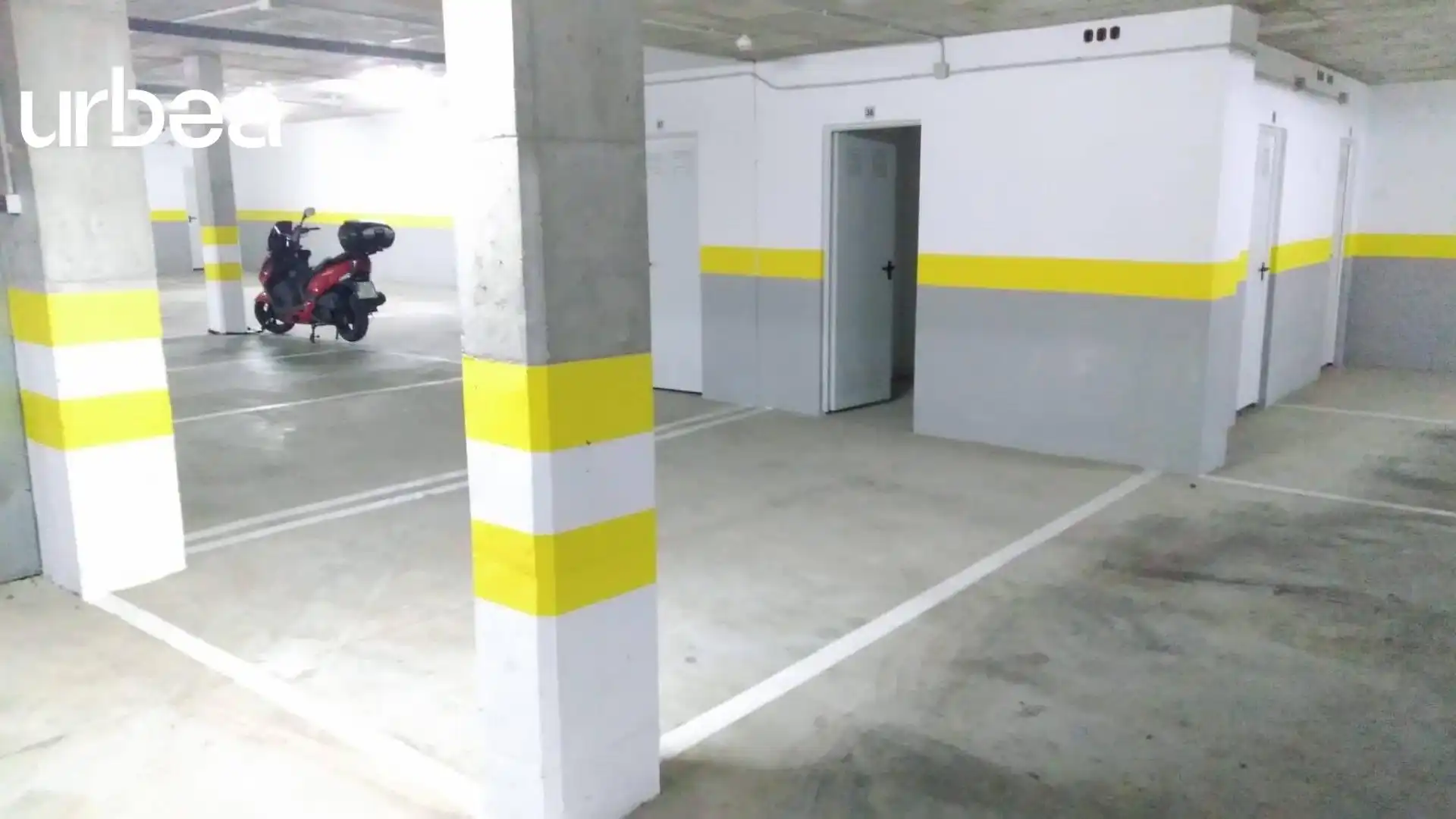 Parkplatz von Wohnungen zur Miete in Torrox mit Klimaanlage und Gemeinschaftspool