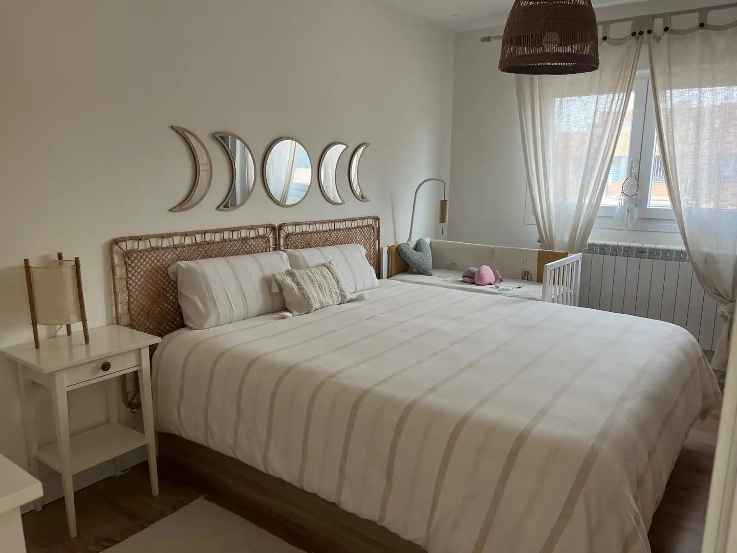 Habitación de Casa adosada de alquiler en Madrid con Calefacción, Jardín privado y Amueblado