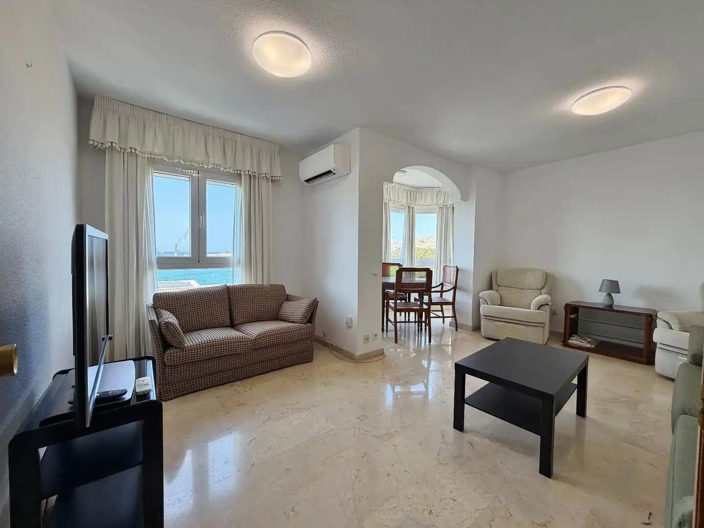 Sala d'estar de Pis de lloguer en Almería amb Aire condicionat i Moblat