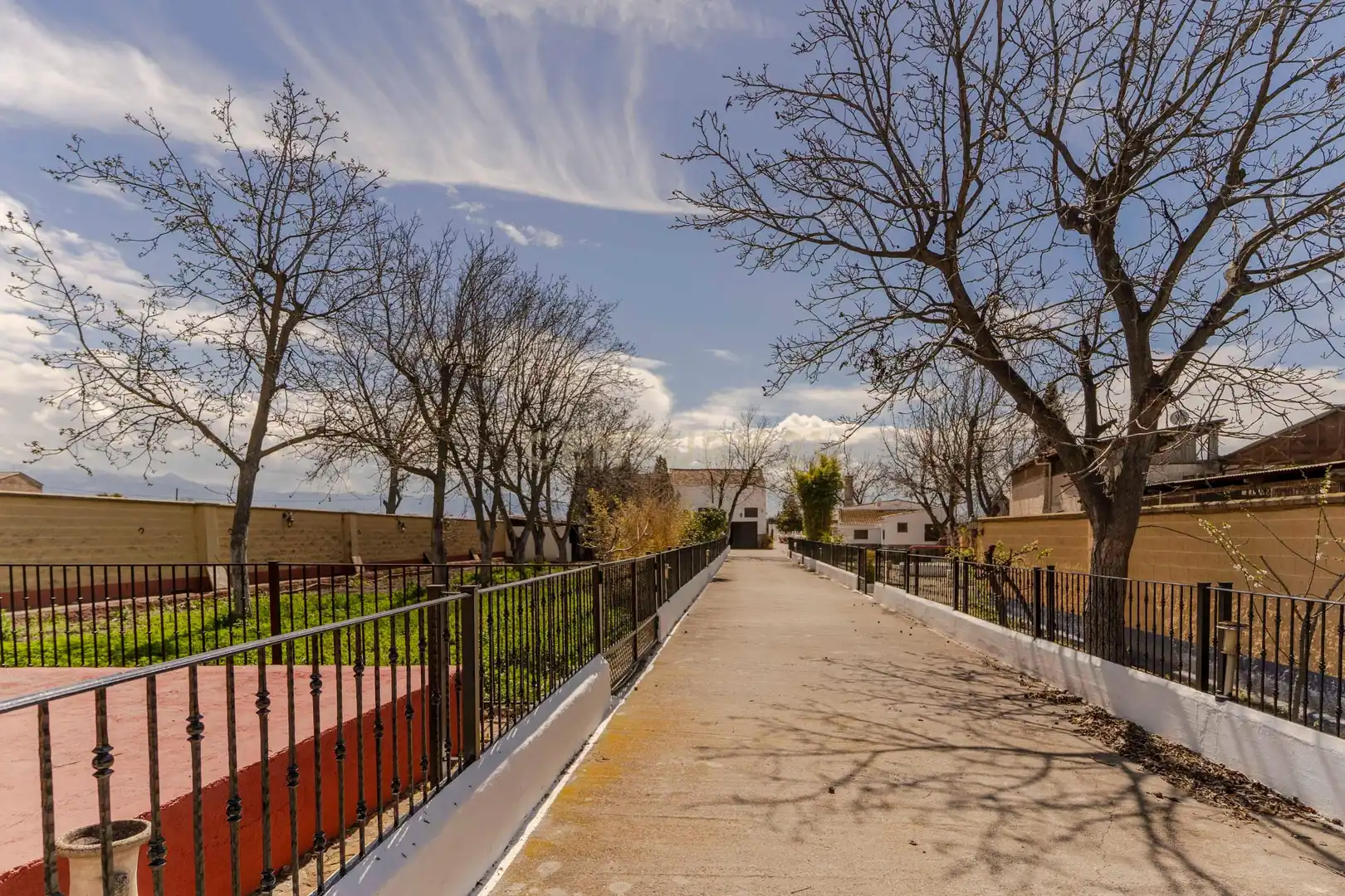Vista exterior de Casa o xalet en venda en Granada amb Aire condicionat, Jardí privat i Traster