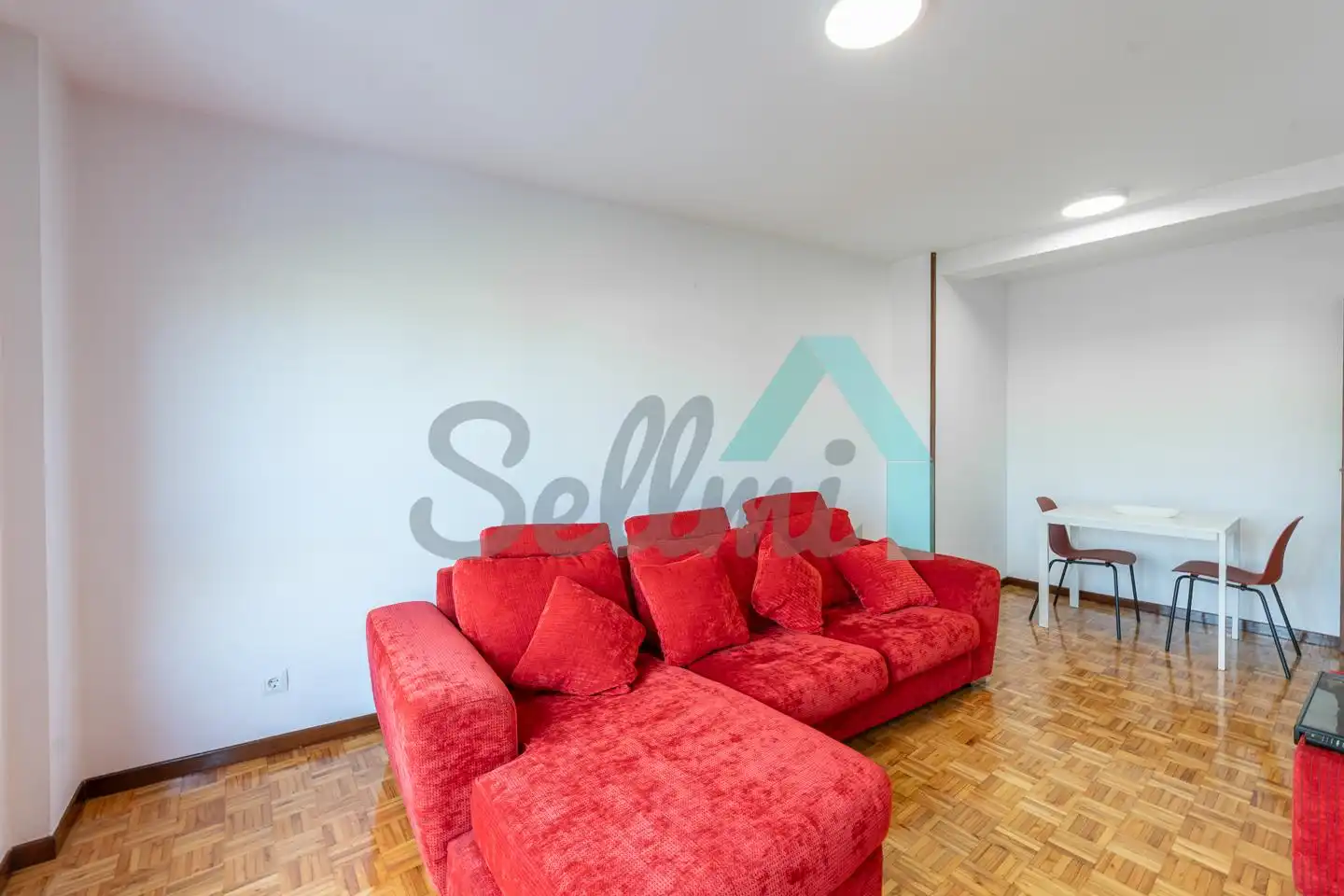 Sala d'estar de Pis de lloguer en Oviedo  amb Calefacció, Parquet i Terrassa
