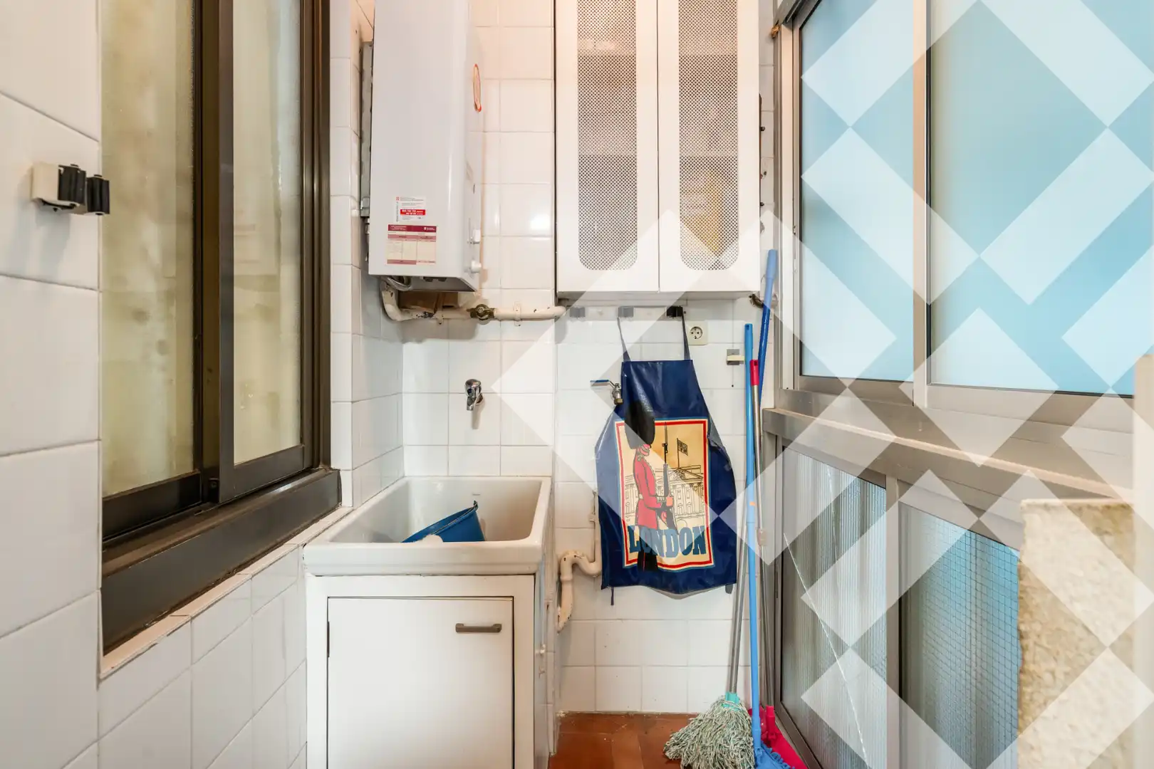 Kitchen of Flat for sale in Barcelona  with Air Conditioner, Terrace and Oven