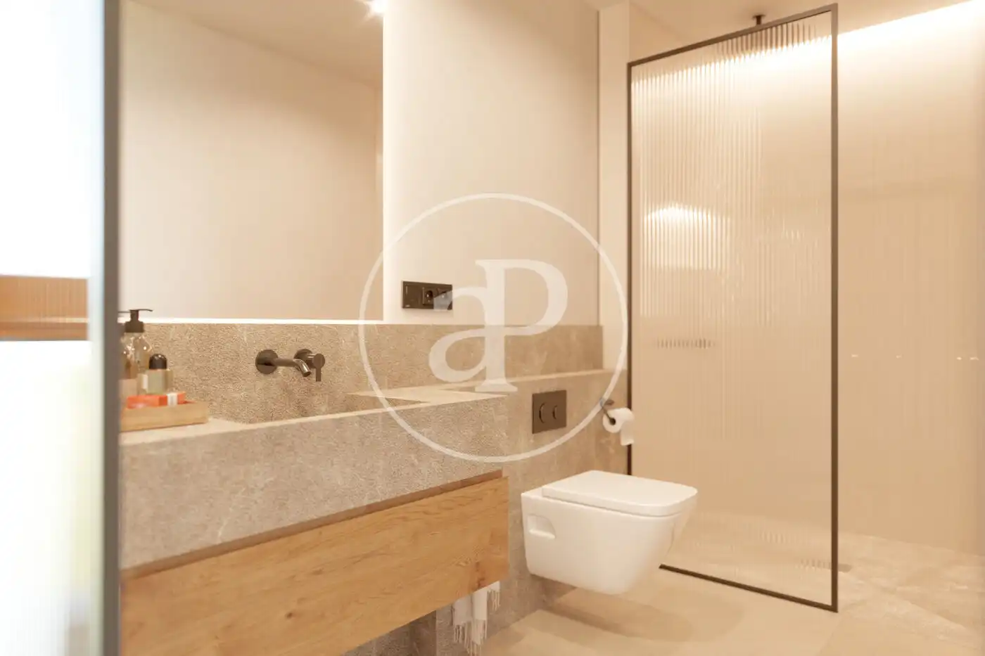Baño de Piso en venta en  Palma de Mallorca con Aire acondicionado, Calefacción y Jardín privado