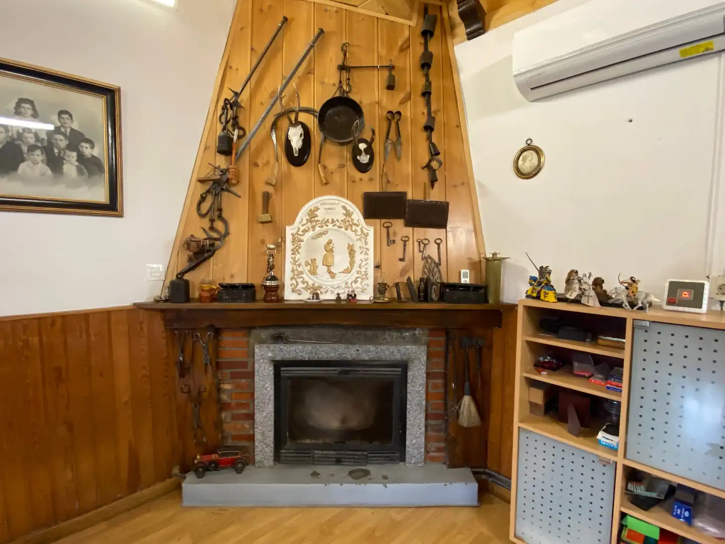 Sala d'estar de Casa o xalet en venda en Burgos amb Parquet, Traster i Moblat