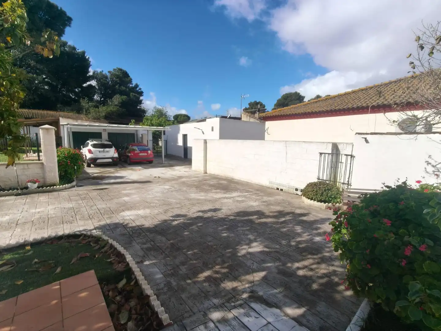 Aparcament de Casa o xalet en venda en Chiclana de la Frontera amb Aire condicionat, Jardí privat i Traster