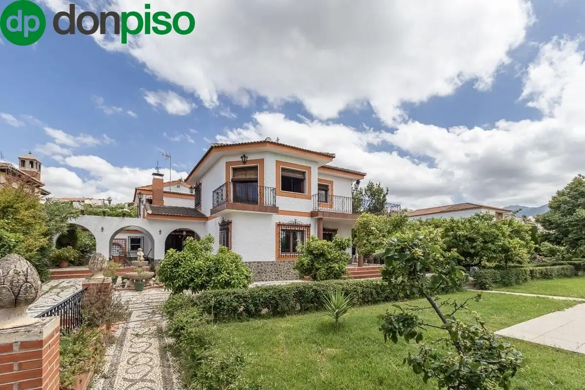 Detached house with pool for sale in Calle del Albaricoque 3, imagen 3