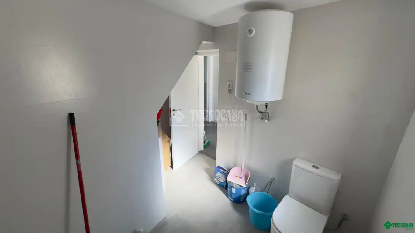 Casa adosada en venta en Villarrubio con Calefacción, Amueblado y Alarma