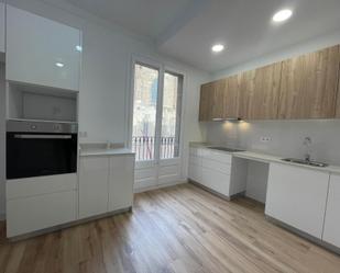 Kitchen of Flat to rent in  Barcelona Capital  with Oven and Balcony