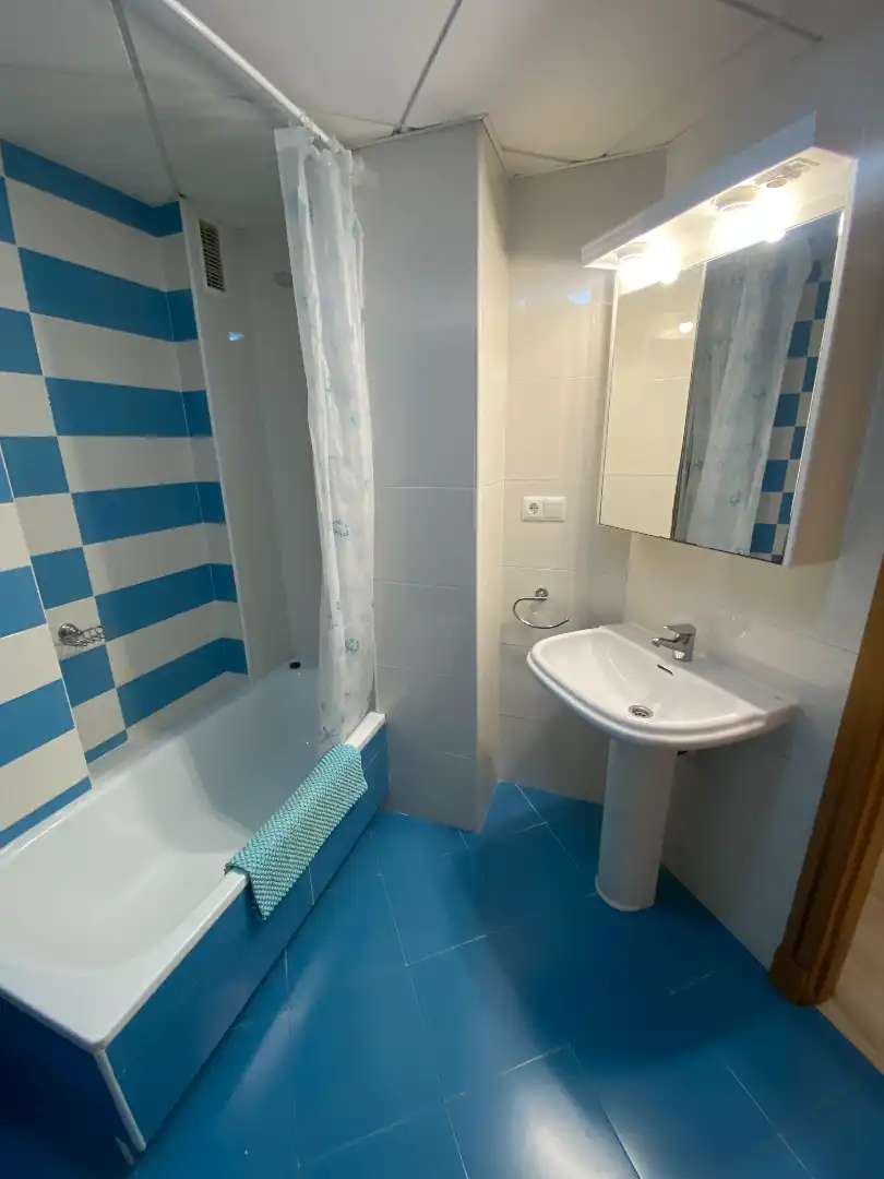 Baño de Piso de alquiler en Málaga con Aire acondicionado, Terraza y Trastero