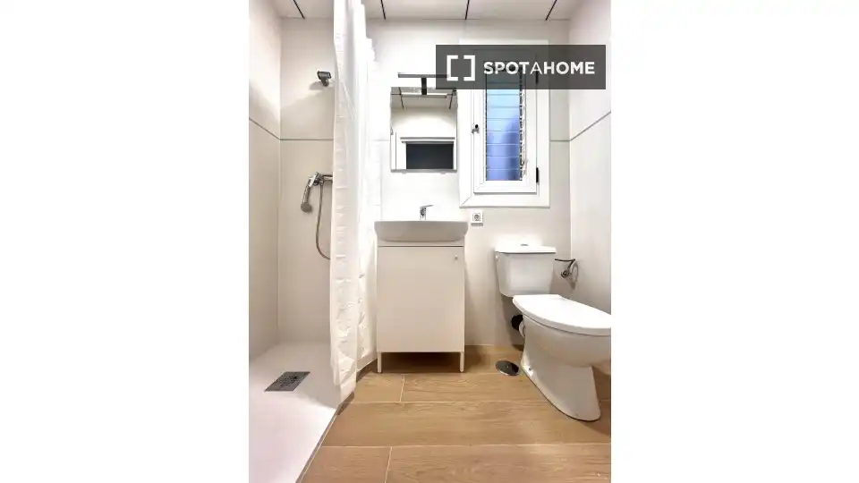 Bathroom of Flat for share in Sur