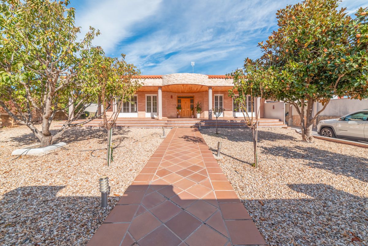 Vista exterior de Casa o xalet en venda en Ciempozuelos amb Aire condicionat, Jardí privat i Traster