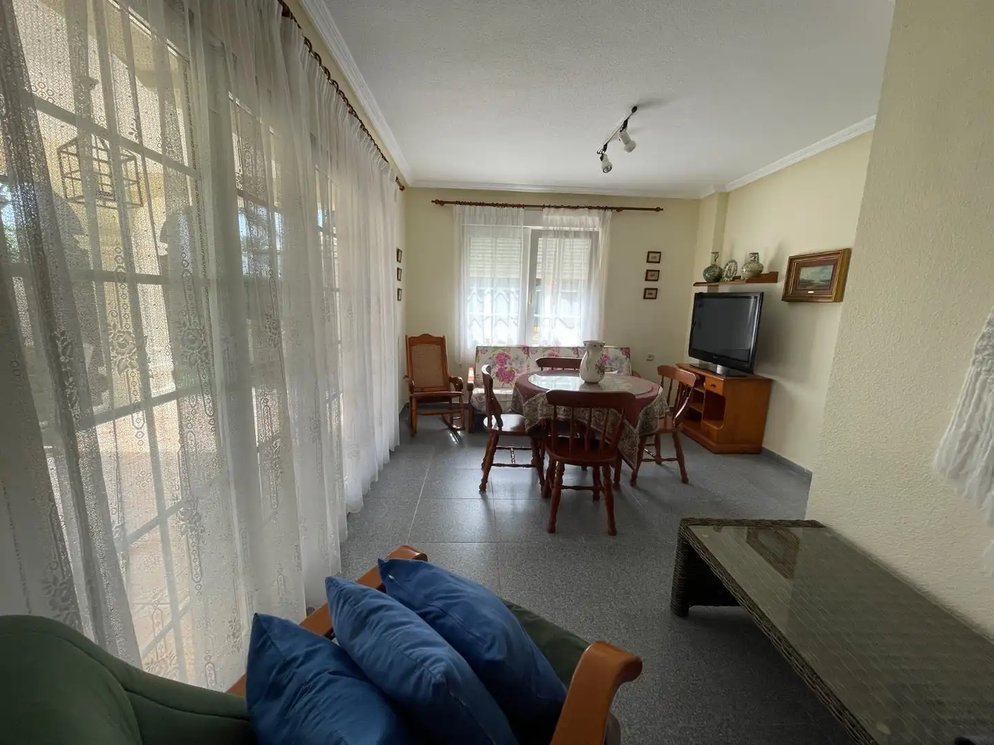 Sala d'estar de Casa o xalet en venda en Orihuela amb Jardí privat, Terrassa i Piscina