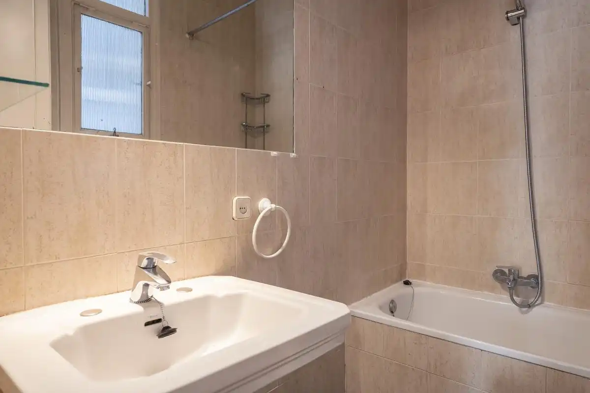 Bathroom of Flat for sale in Madrid  with Air Conditioner, Heating and Terrace
