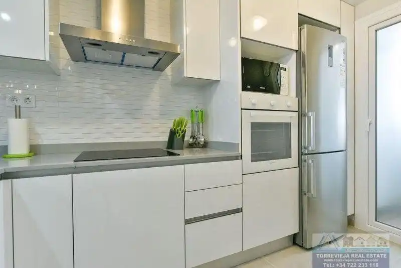Cocina de Apartamento en venta en Torrevieja con Aire acondicionado, Terraza y Piscina