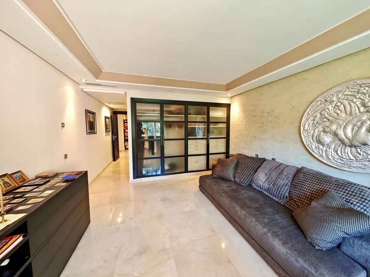 Sala de estar de Ático en venta en Marbella con Aire acondicionado, Terraza y Sauna
