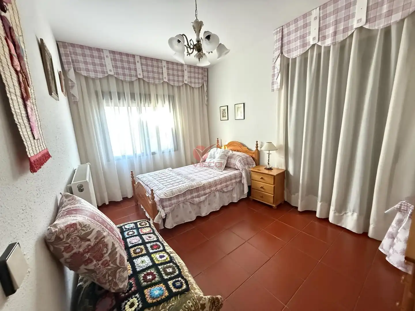 Dormitori de Casa o xalet en venda en Reyes Católicos - Paseo San Antonio