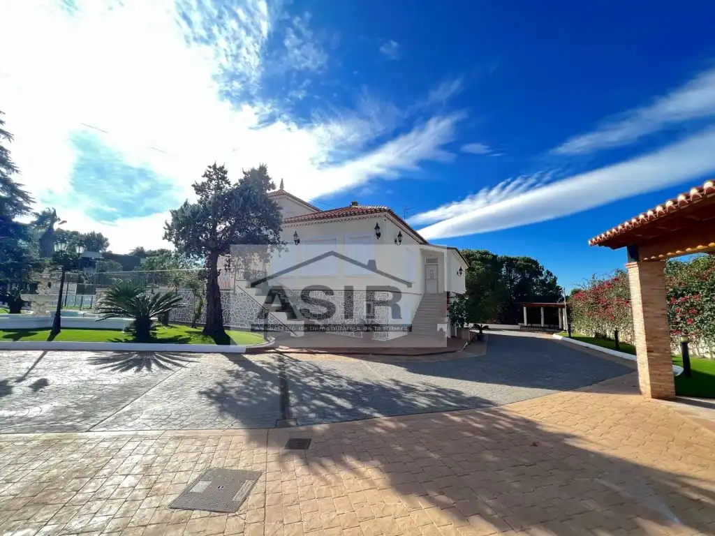 Vista exterior de Casa o chalet en venta en Alzira con Aire acondicionado, Terraza y Piscina