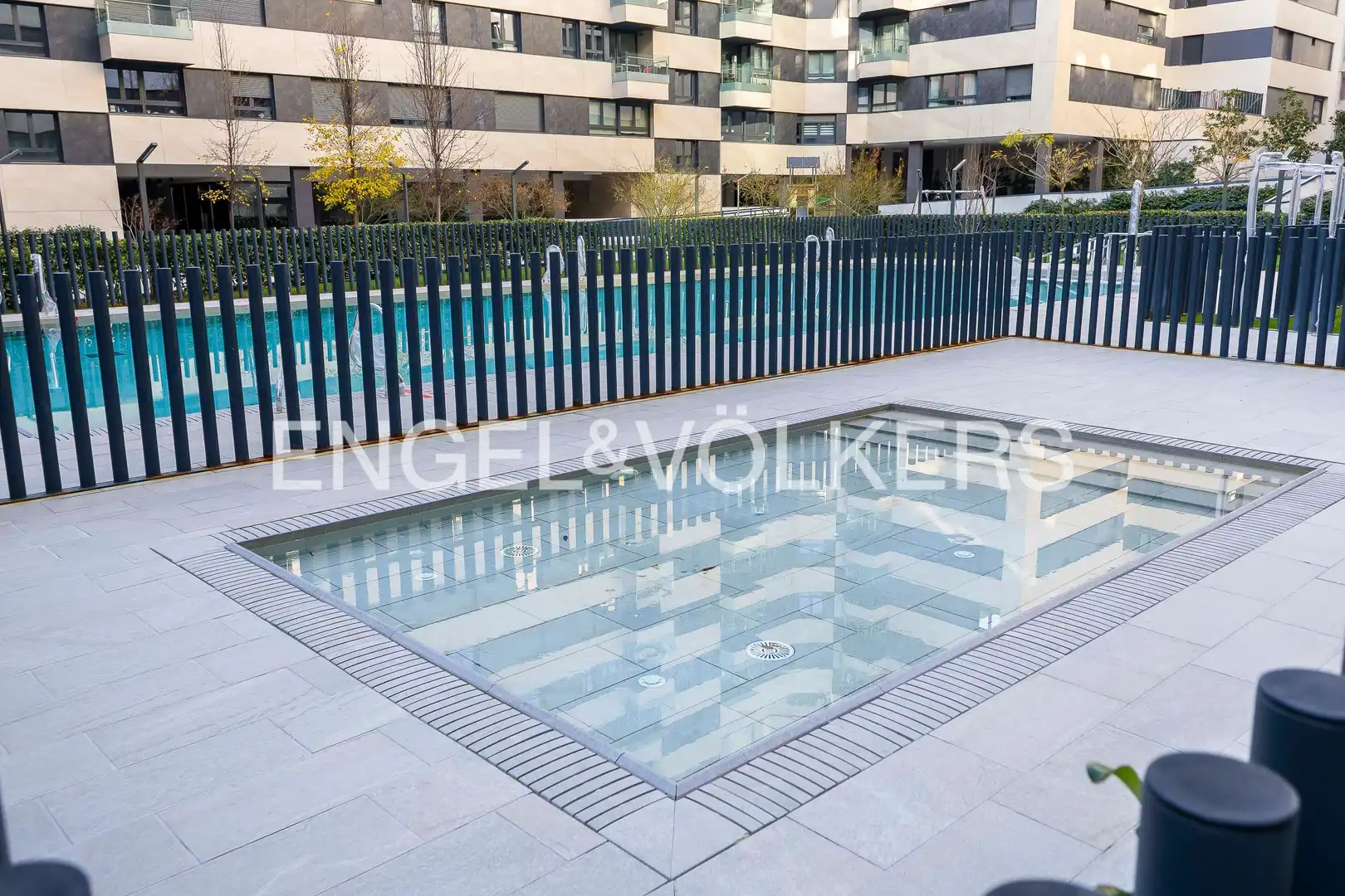 Piscina de Piso de alquiler en Madrid con Aire acondicionado, Calefacción y Jardín privado