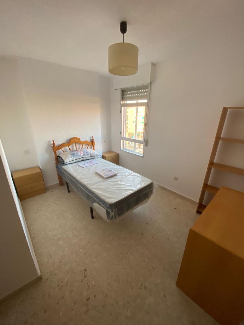 Habitación de Piso de alquiler en Badajoz Capital con Aire acondicionado, Amueblado y Horno