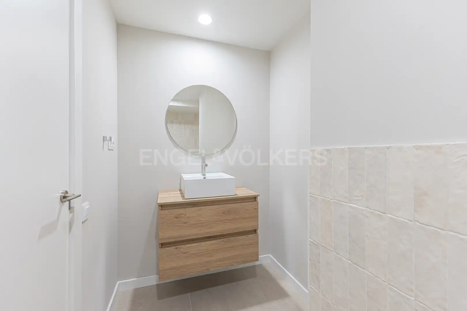 Badezimmer von Wohnung zum Verkauf in Barcelona mit Klimaanlage, Heizung und Parkett