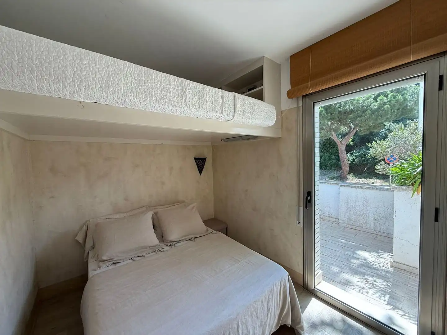 Bedroom of Flat for rent in Castell d'Aro, Platja d'Aro i s'Agaró  with Air Conditioner, Private garden and Terrace