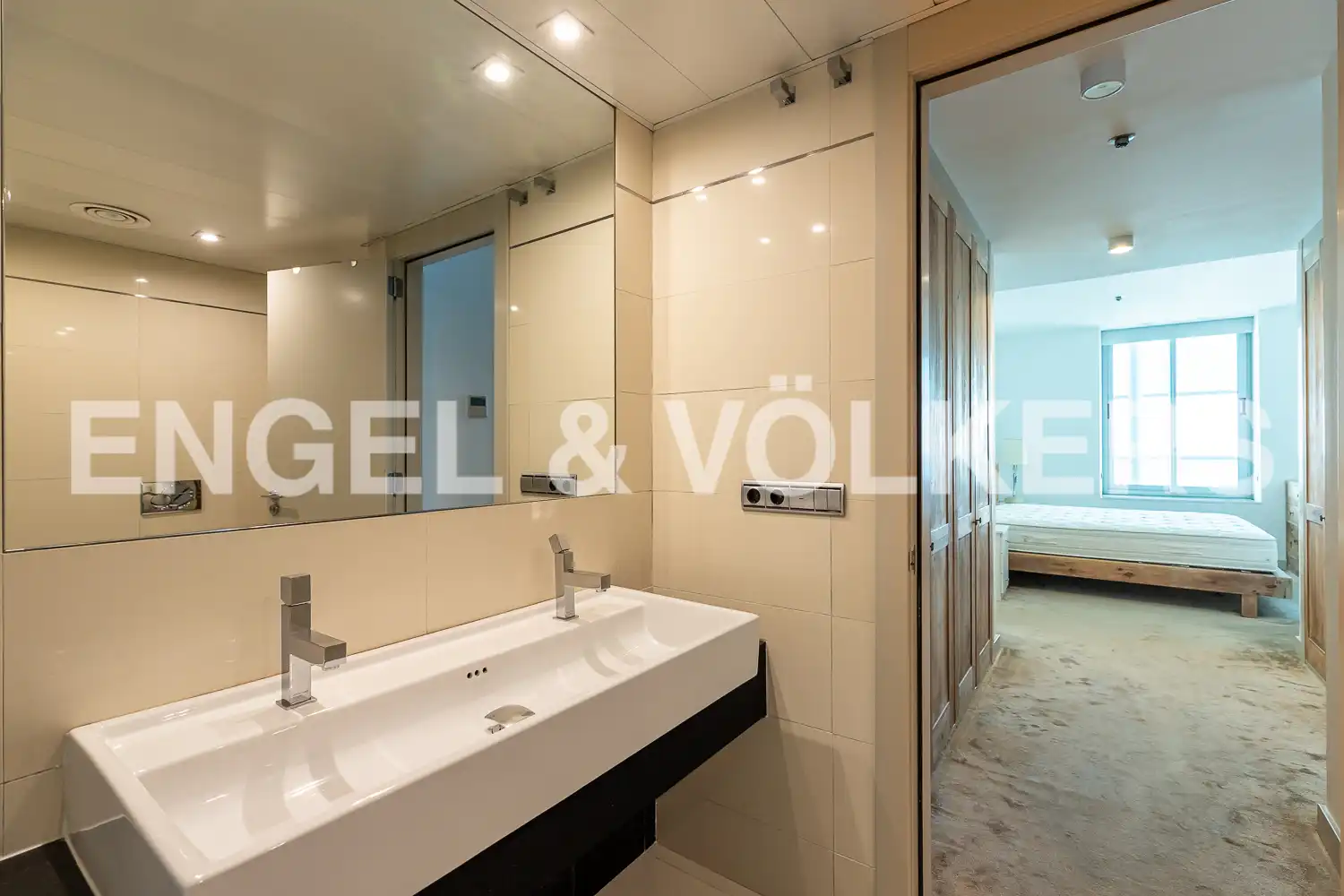 Baño de Ático de alquiler en Barcelona con Aire acondicionado, Calefacción y Parquet