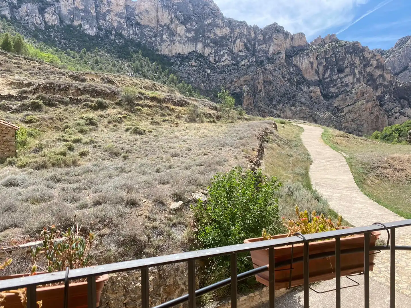 Vista exterior de Casa o xalet en venda en Villarluengo amb Calefacció, Traster i Moblat