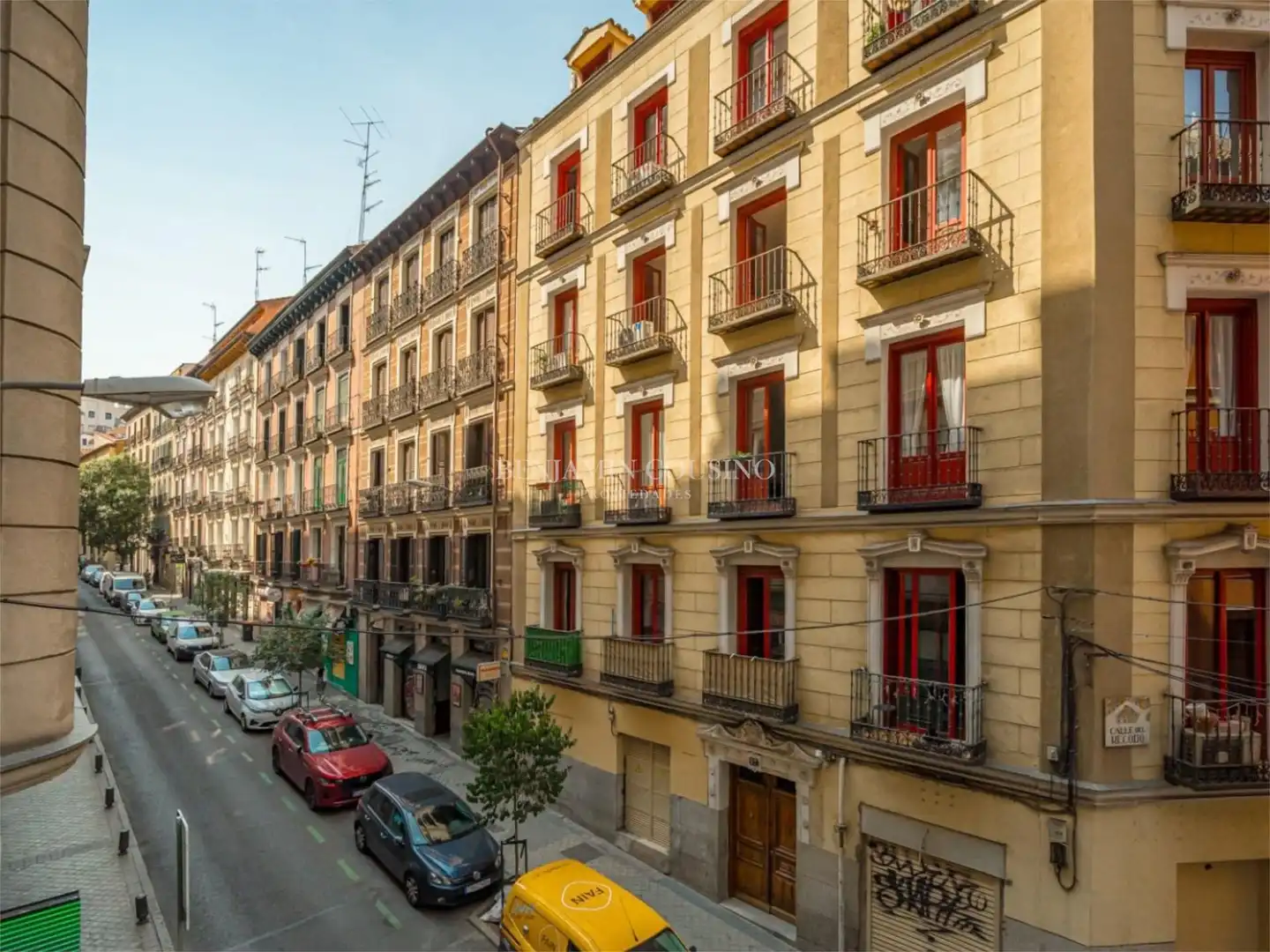 Vista exterior de Piso en venta en Madrid con Balcón