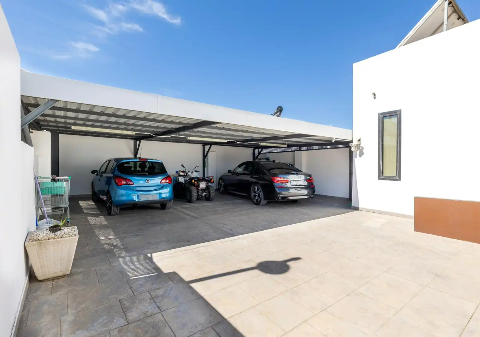 Aparcament de Casa o xalet en venda en La Zubia amb Aire condicionat, Calefacció i Jardí privat