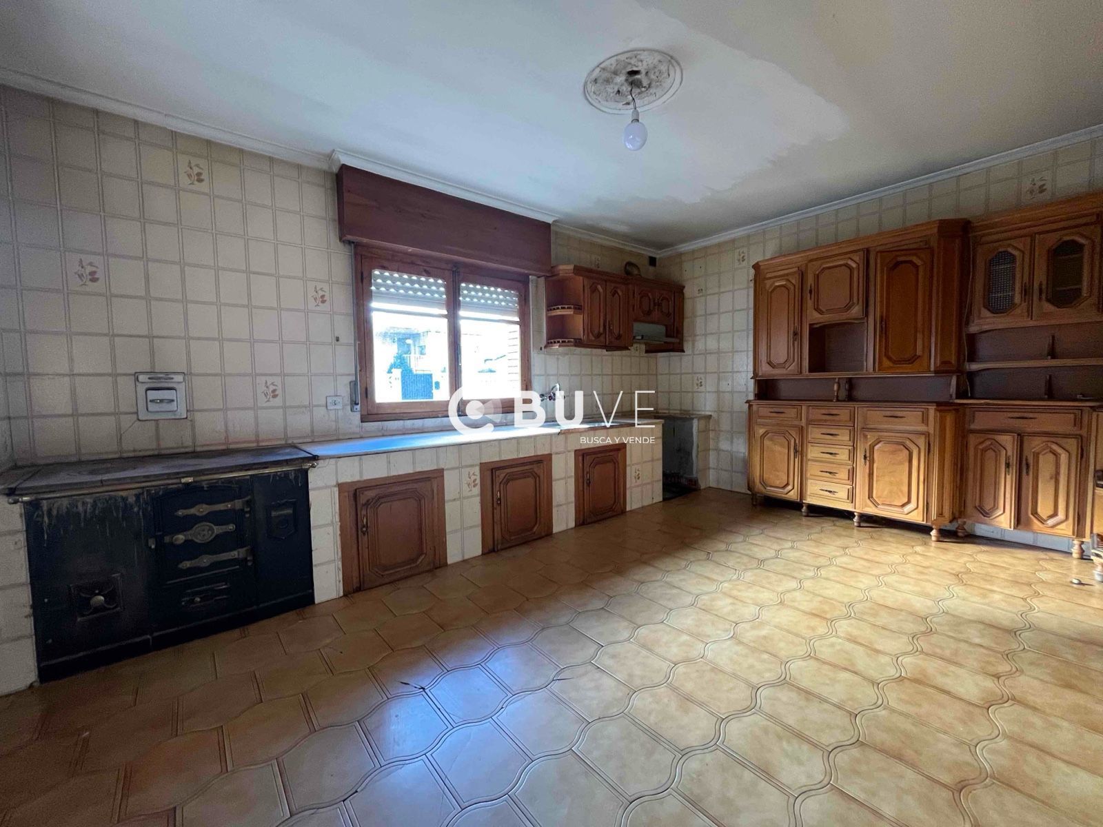 Cuina de Casa o xalet en venda en Cuadros amb Calefacció i Terrassa