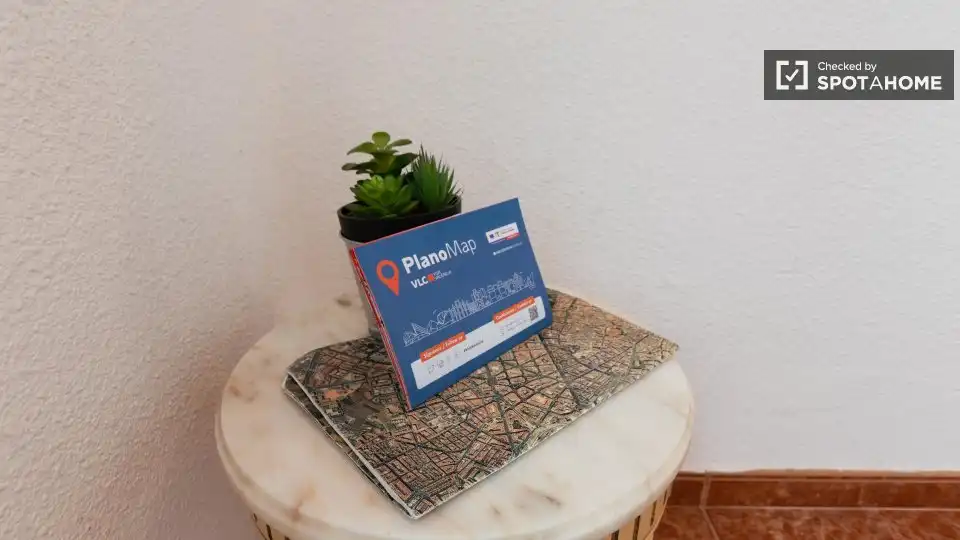 Flat for rent in Valencia  with Air Conditioner, Heating and Furnished