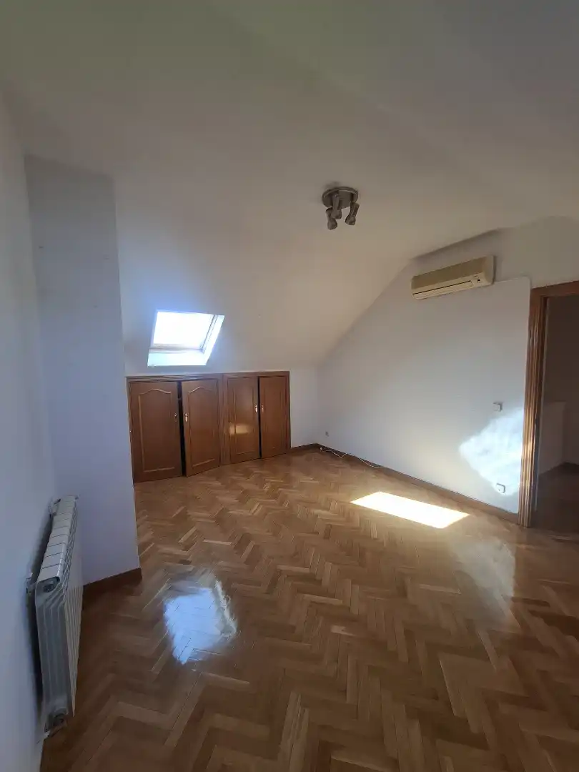 Casa adosada de alquiler en Villaviciosa de Odón con Aire acondicionado, Calefacción y Jardín privado