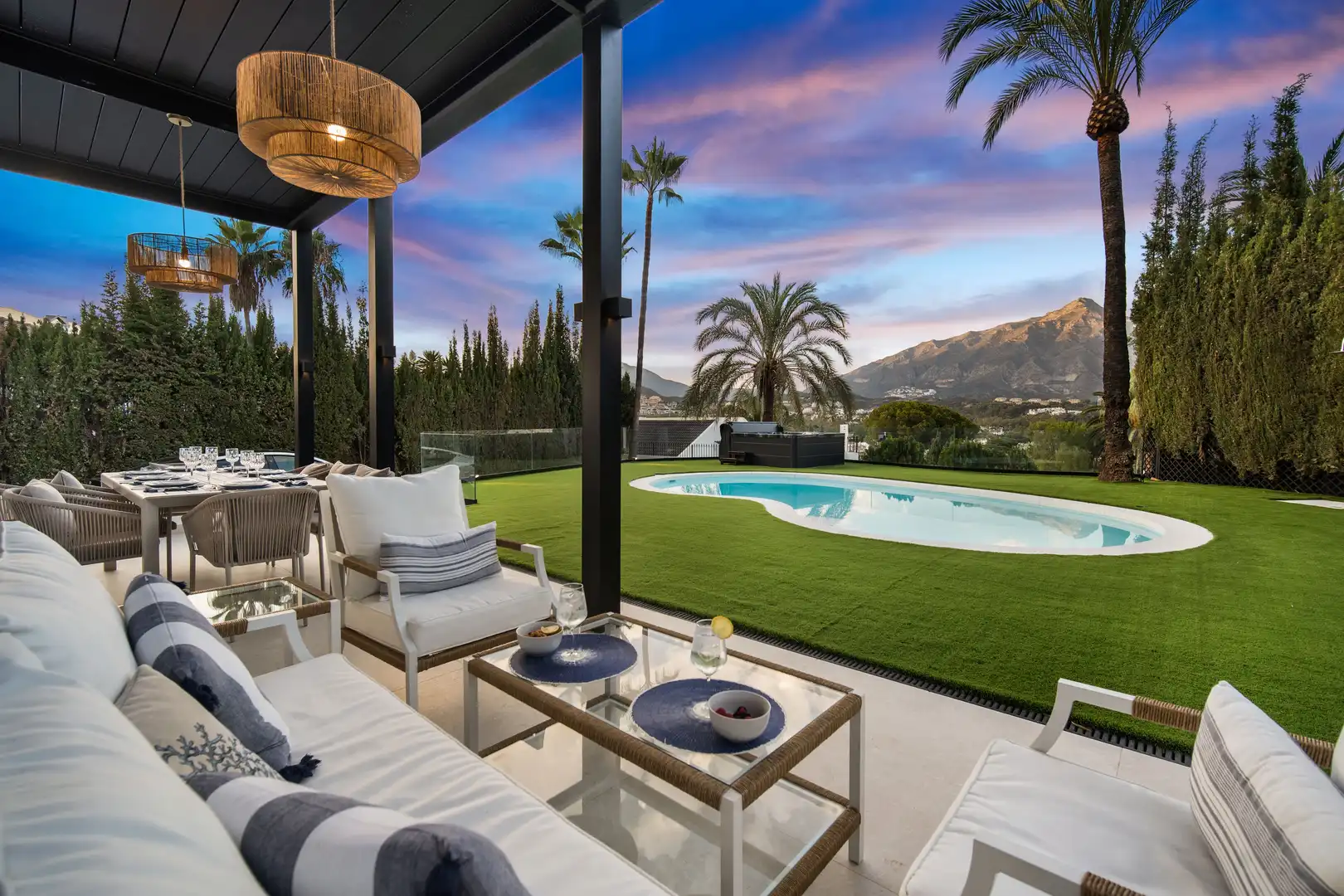 Houses for rent in Calle Alcala, Las Brisas