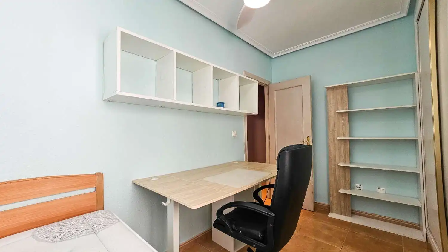 Habitación de Apartamento en venta en Torrevieja con Aire acondicionado, Calefacción y Terraza
