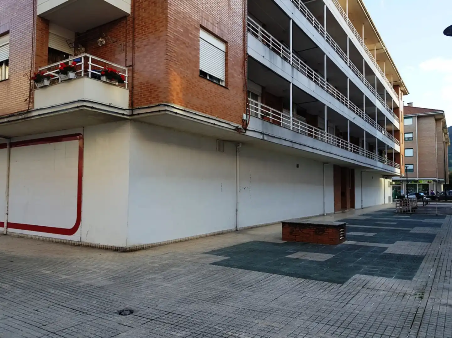 Vista exterior de Local de lloguer en Los Corrales de Buelna  amb Aire condicionat